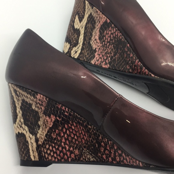 NWOT! Bandolino Burgundy Snakeskin Wedges - Picture 3 of 8